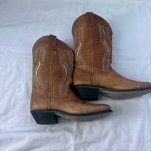 Laredo women’s cowboy boots!